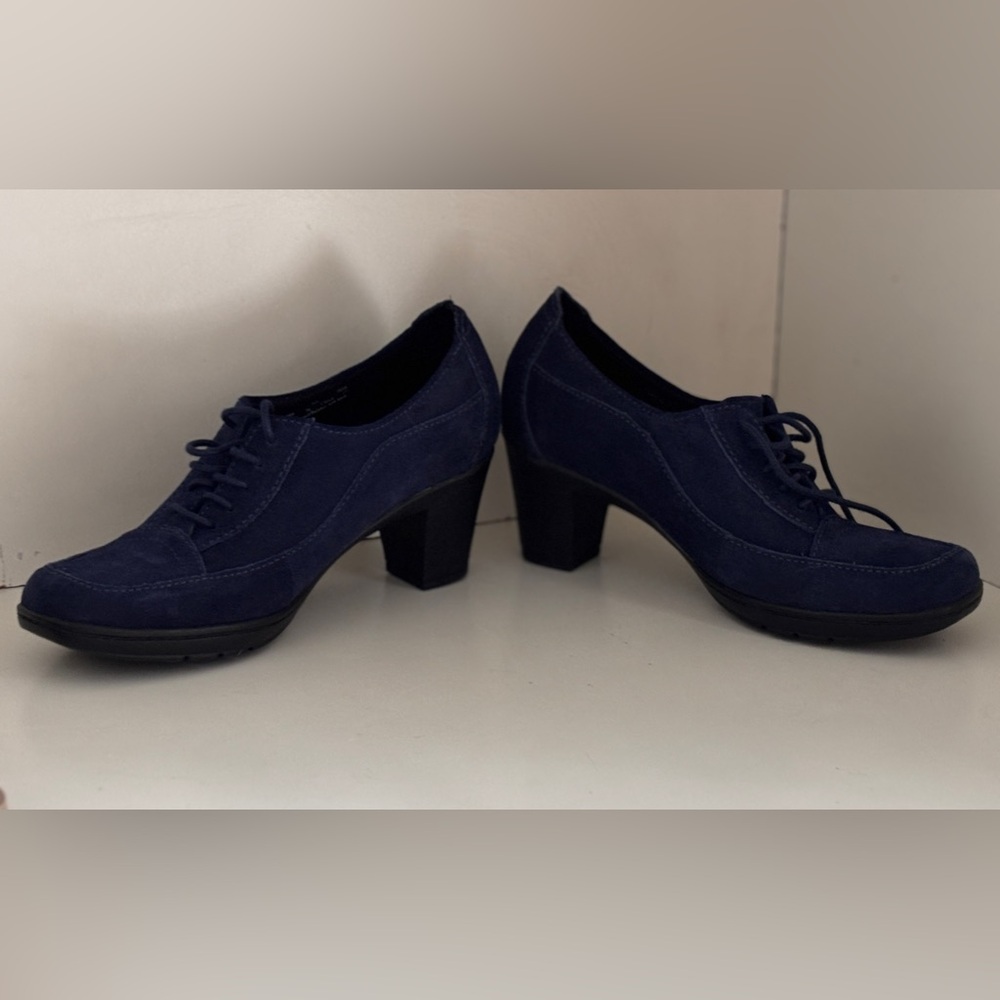 Clark’s Bendable’s Navy Blue faux suede heeled oxfords 8 - Picture 3 of 11